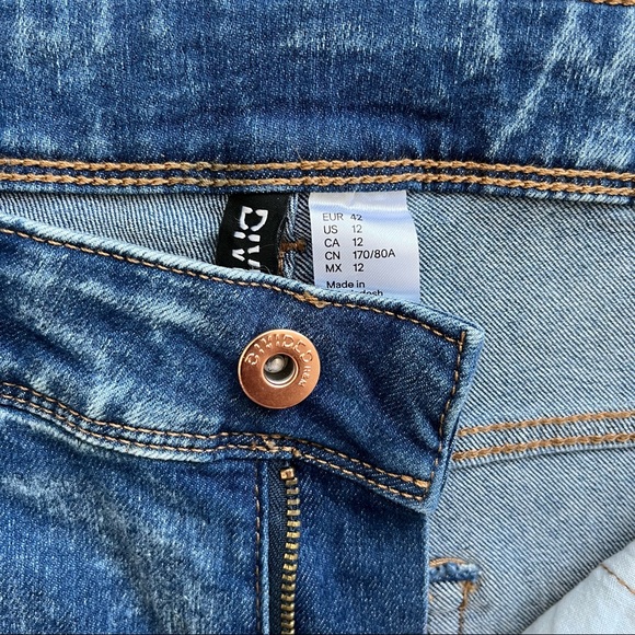 ❗️3/15 Sale❗️H&M acid wash skinny stretch jeans - Picture 4 of 5